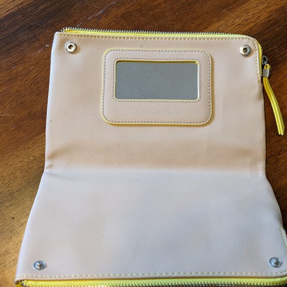 Double Clutch - Electric Yellow - Picture 3 of 4